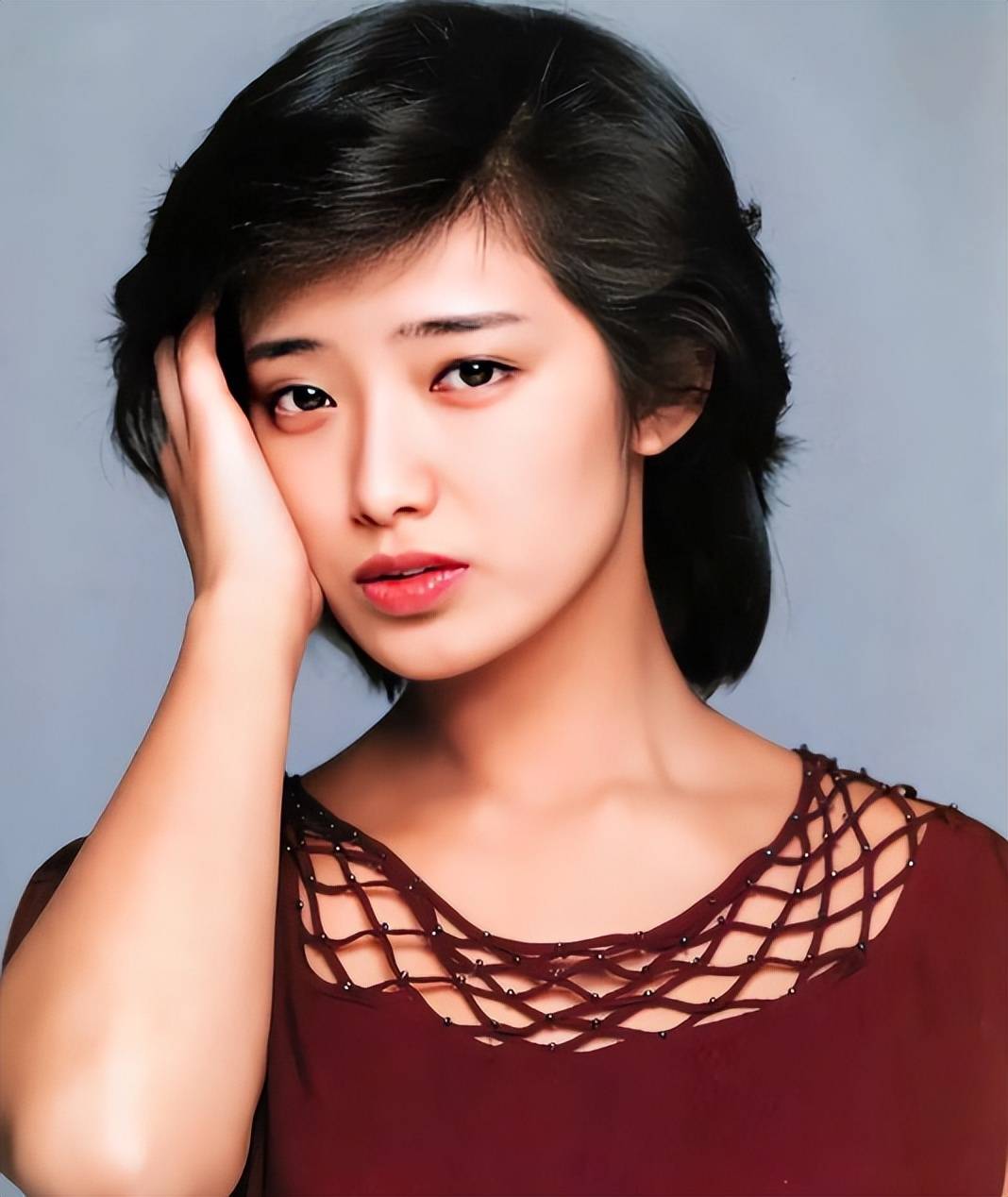 樱田淳子:她是山口百惠的"对手",曾经红遍日本,为何却成为邪教徒,还和