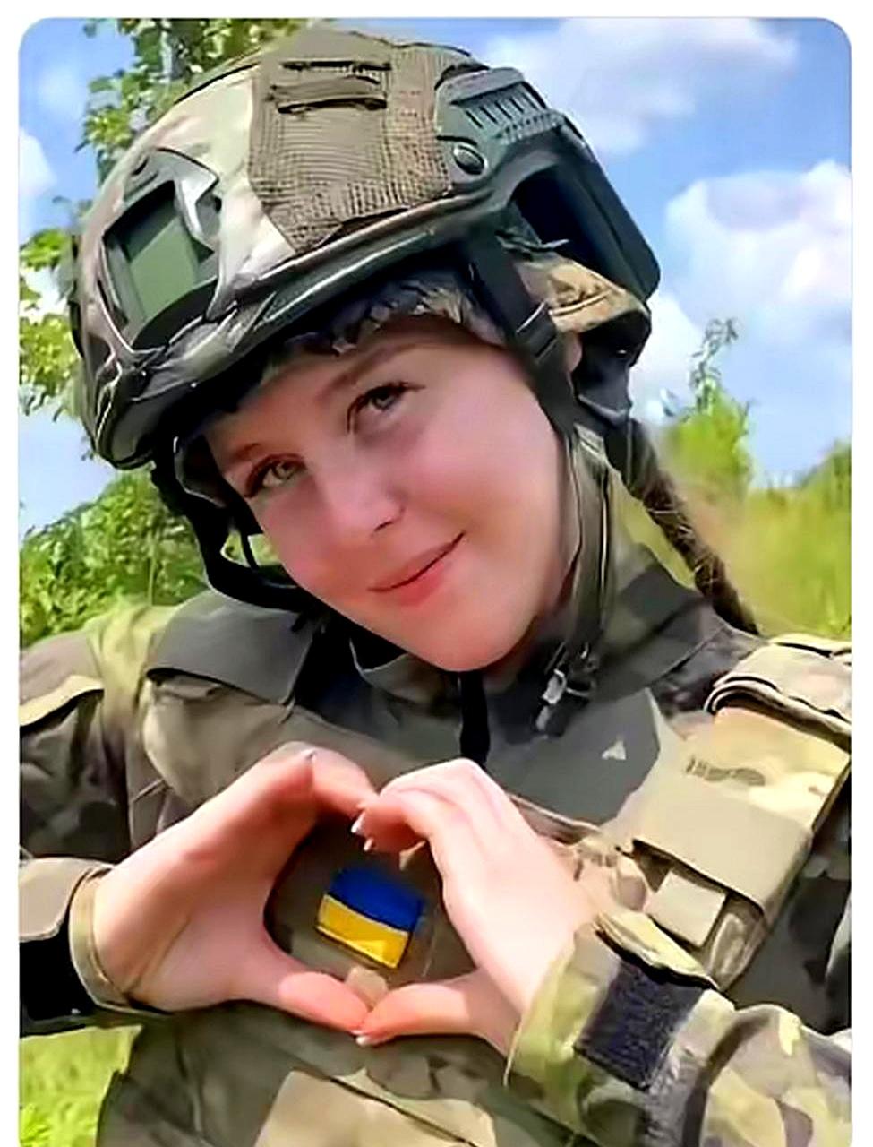 乌克兰女性参军数量激增,军队招募危机加剧,女兵担任狙击手坦克兵等