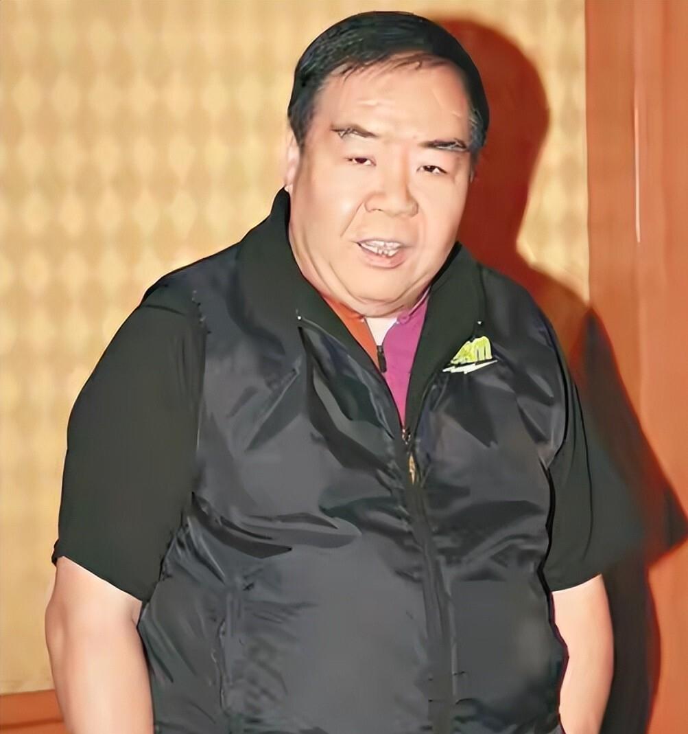 继送走103岁杨振宁后,74岁的肥猫扮演者郑则仕被曝离世,结果却让人