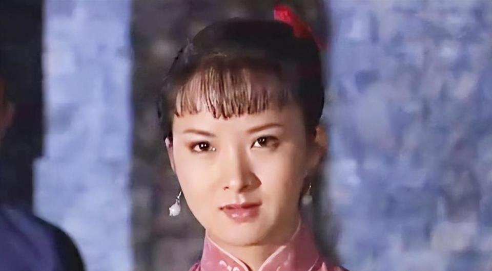 国内谋利海外挥霍,52岁归国遭冷遇,《大宅门》香秀为何变成这样