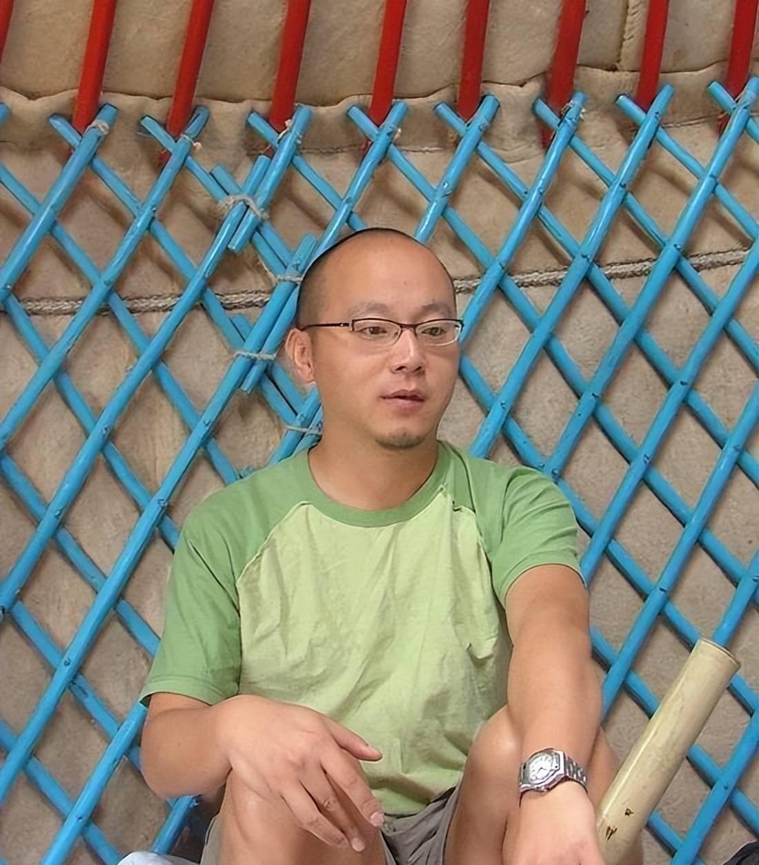王菲前夫窦唯落魄外表实则底蕴深厚北京二环四合院彰显实力