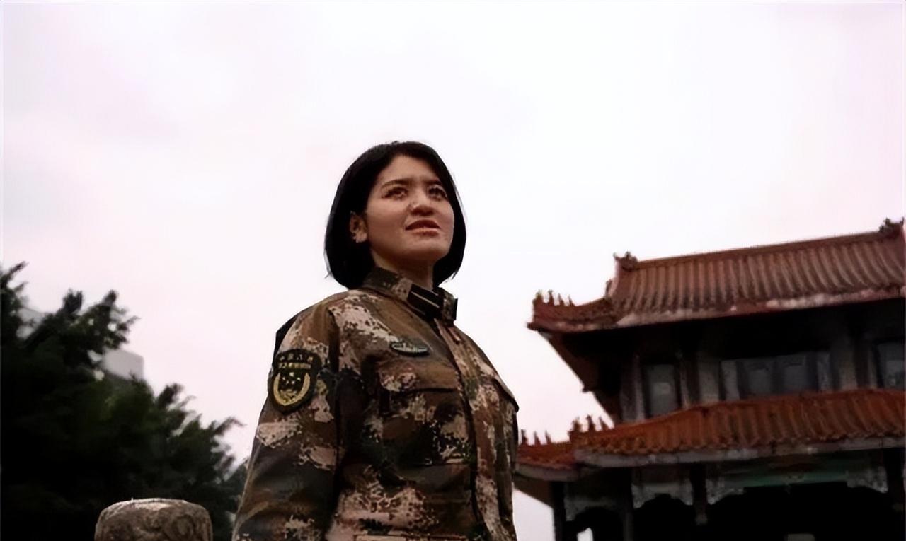 女狙击手达娃卓嘎荣立一等功光荣晋升军衔