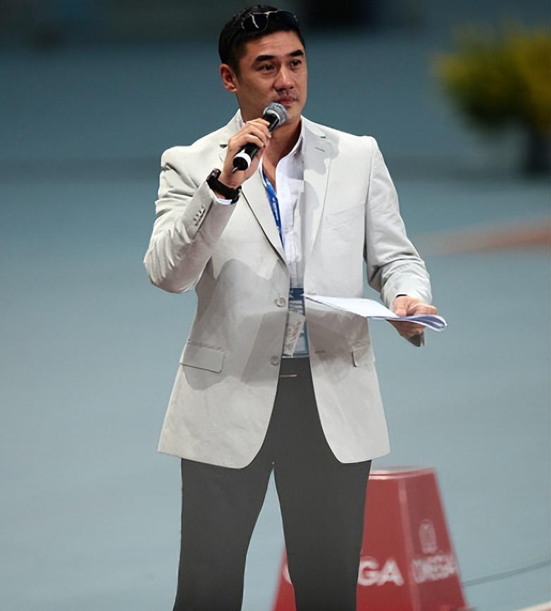 吴大维近况:居上海别墅,59岁身材走样,女儿似他模样