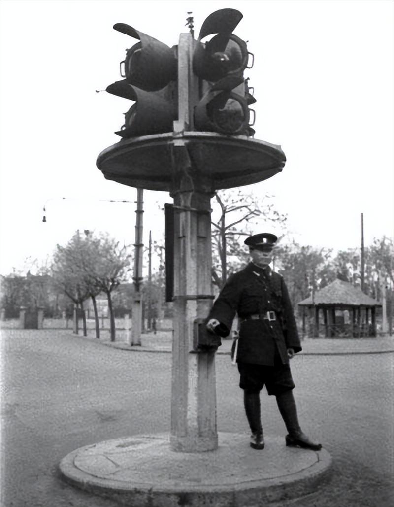 1947年,一张电影票引发国民党警宪在上海街头激烈冲突