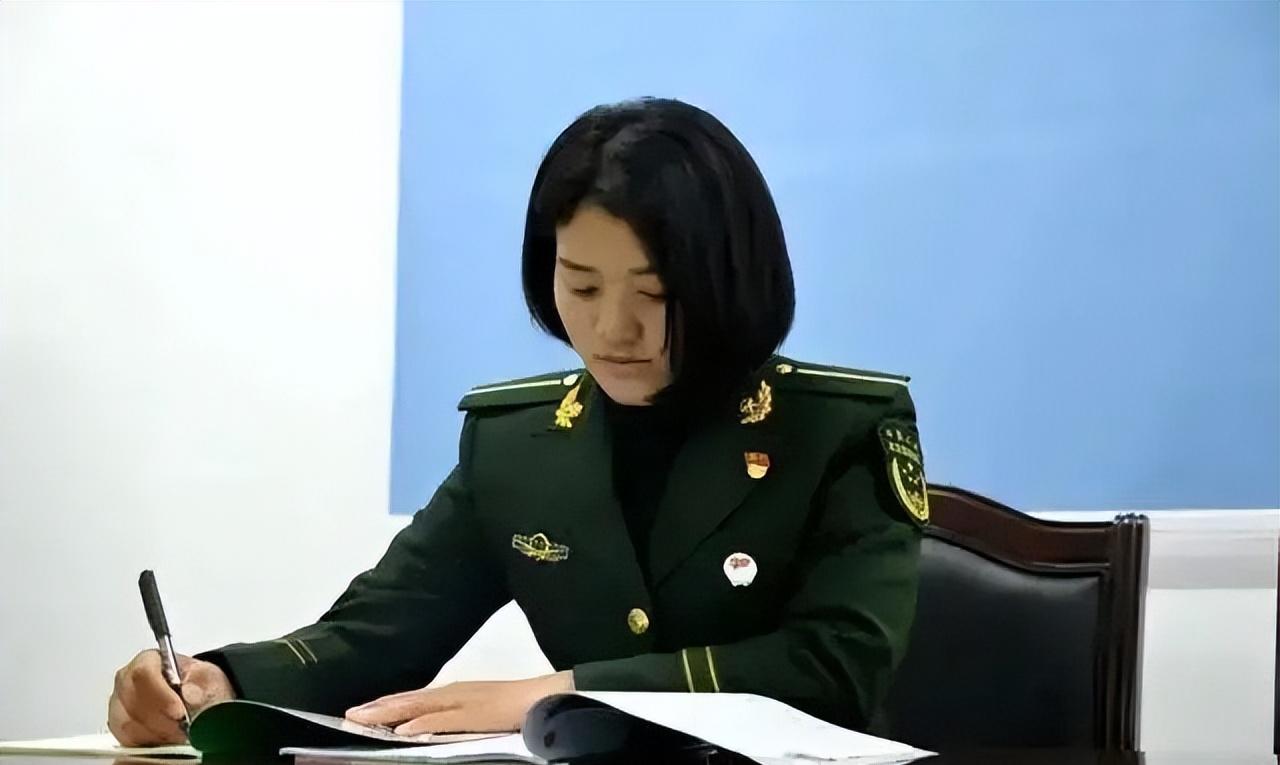 女狙击手达娃卓嘎荣立一等功光荣晋升军衔