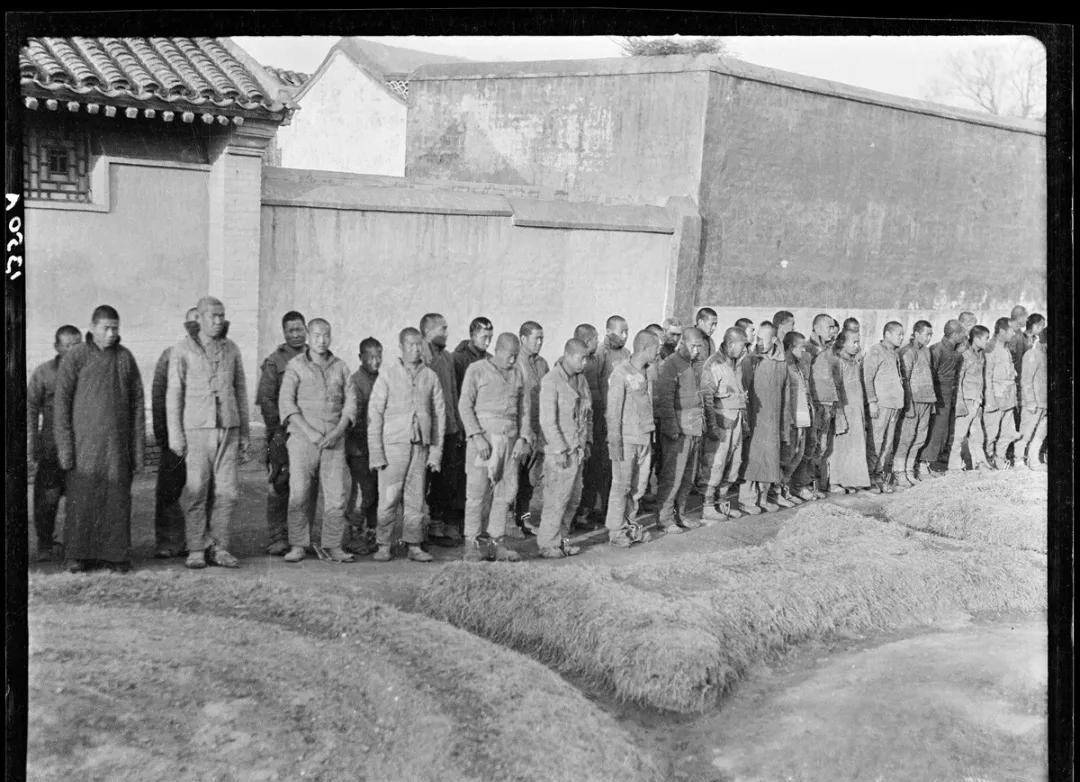 极为少见!民国时期监狱里的犯人,竟然呈现这样的状态