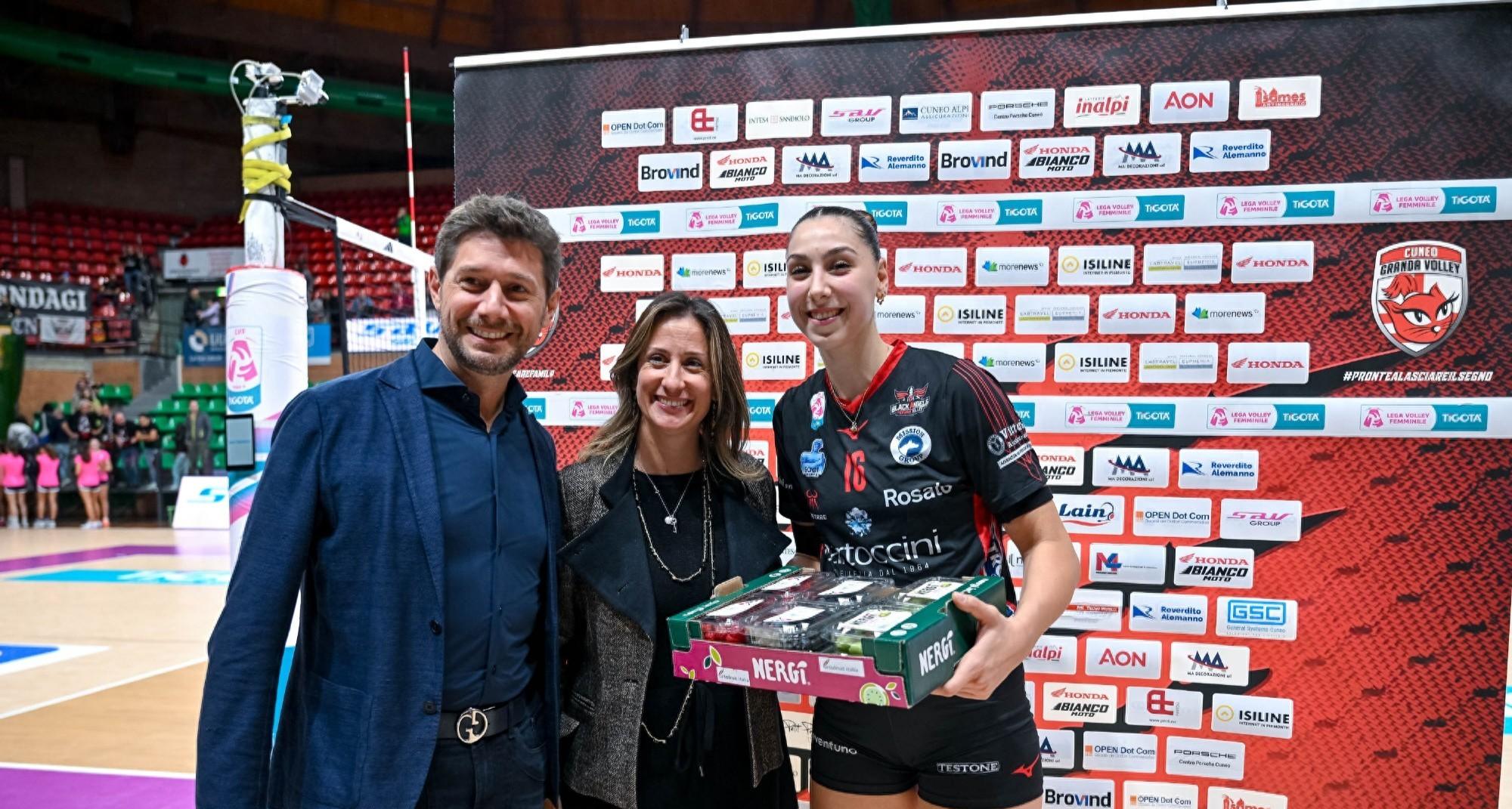 意甲女排零封诺瓦拉!科内胜出