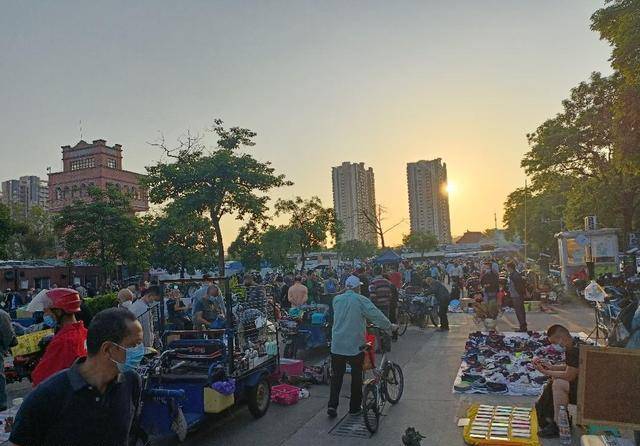 凌晨三点的中山鬼市:沙岗墟旧货集散地