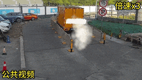 大货车盲区危险，右转事故频发，司机行人都难防-有驾