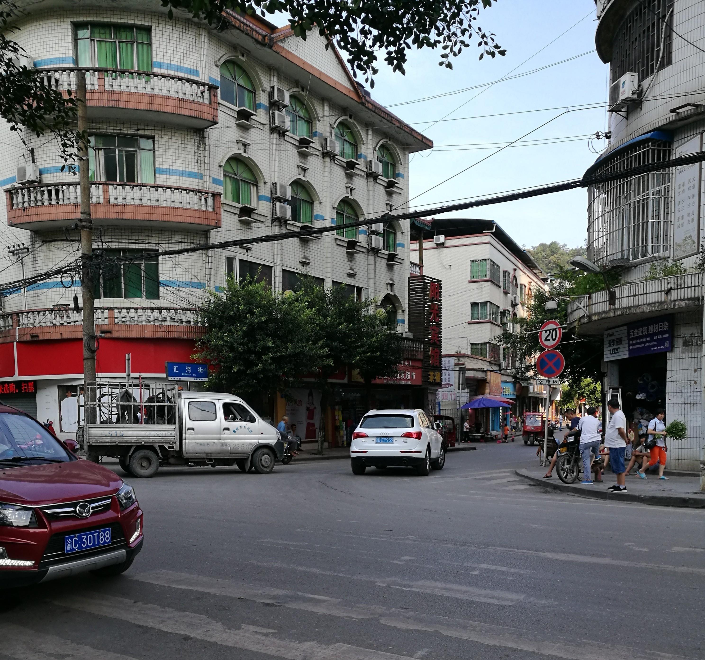重庆合川,北碚,渝北与广安华蓥市交界处三汇镇,萧条来得很意外