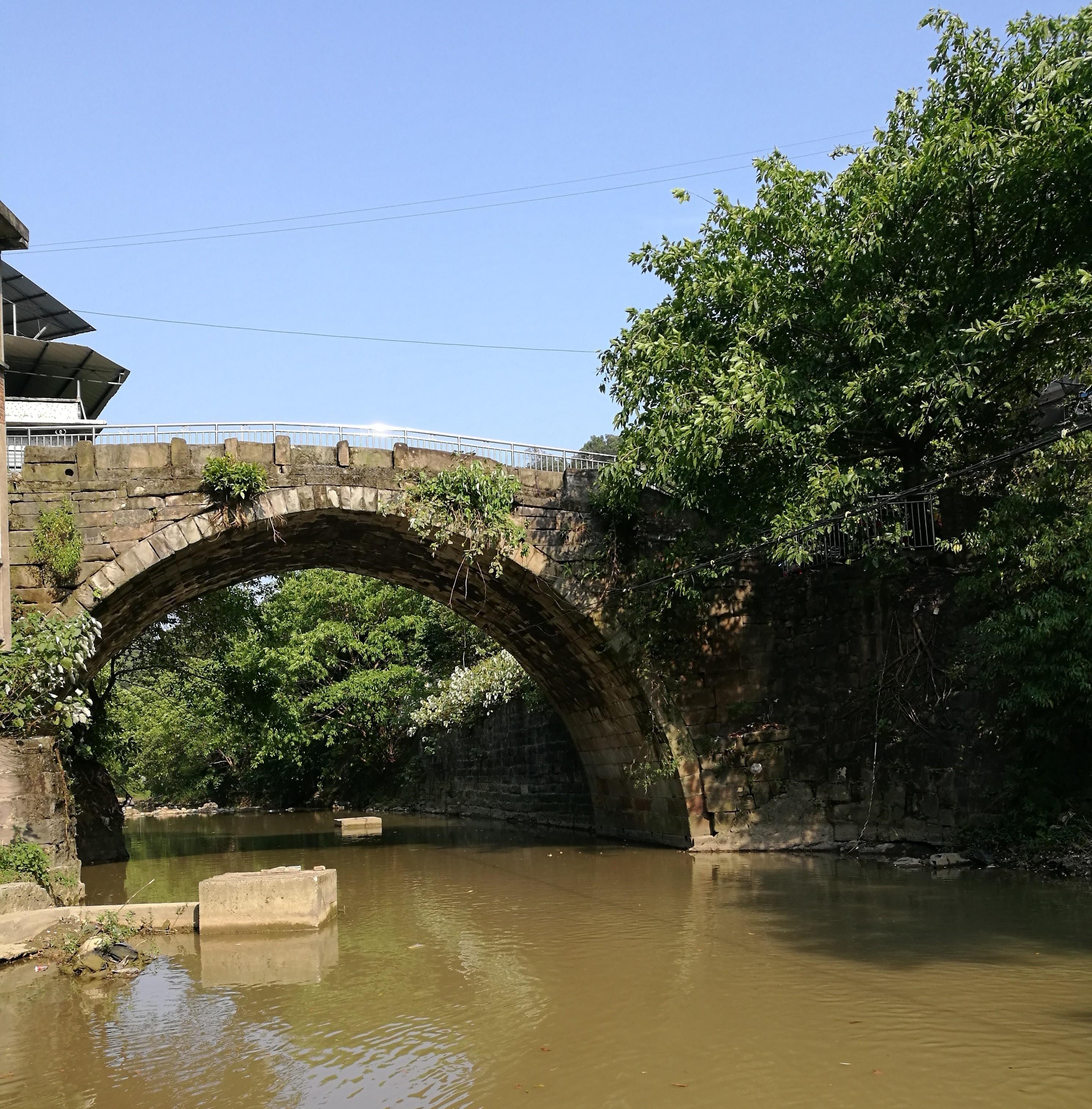 重庆合川,北碚,渝北与广安华蓥市交界处三汇镇,萧条来得很意外
