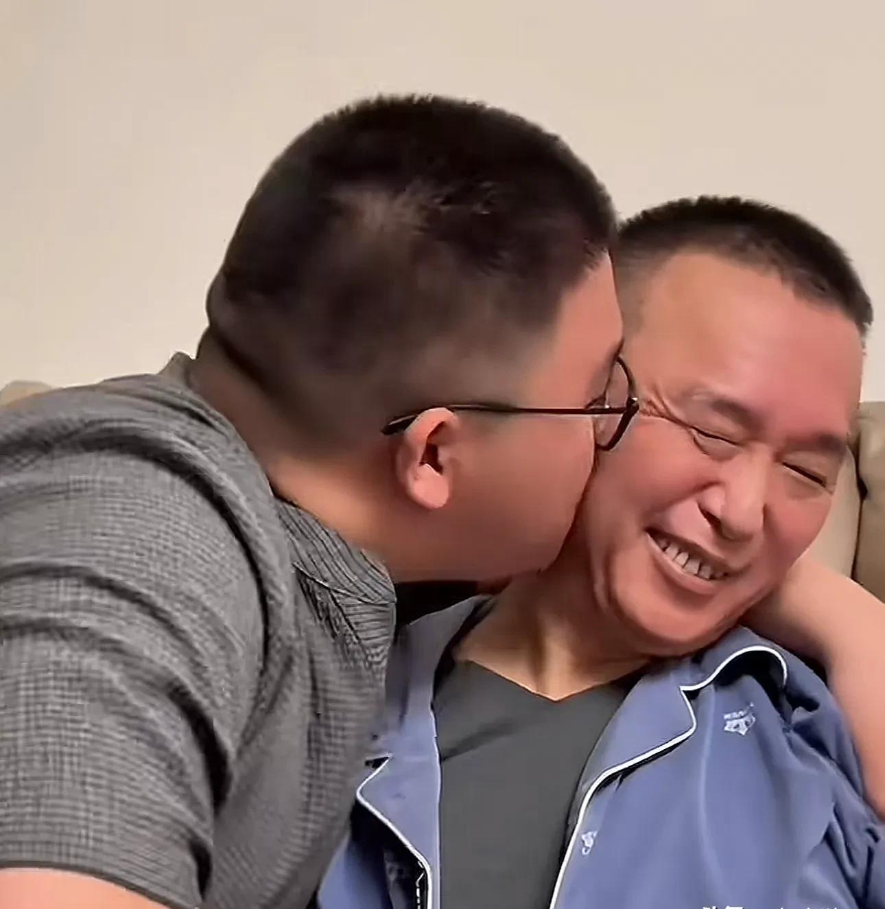网红鑫禧禾五哥离世确诊七个月硬撑到兄弟大婚最后心愿让人泪目