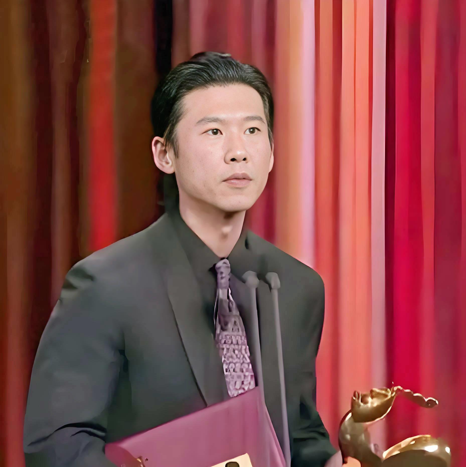 王馥荔丈夫为她放弃军职不给儿子走关系儿子已成星二代榜样