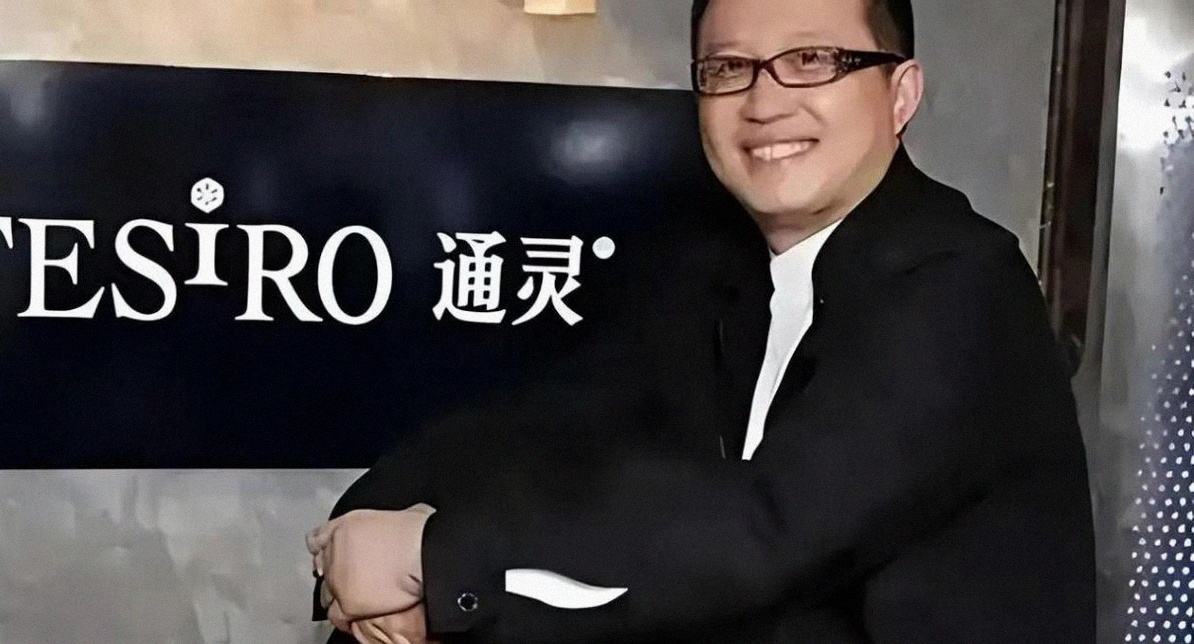 从《非你莫属》毒舌老板到珠宝圈边缘人,沈东军因出轨生子,背刺亲家