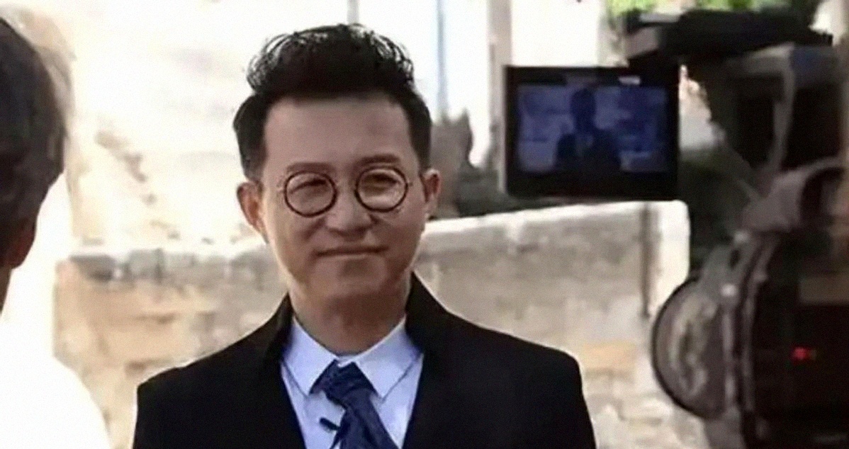 从《非你莫属》毒舌老板到珠宝圈边缘人,沈东军因出轨生子,背刺亲家