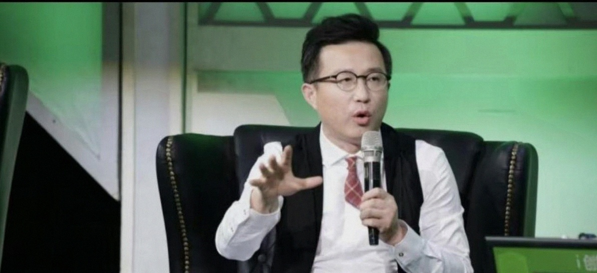从《非你莫属》毒舌老板到珠宝圈边缘人,沈东军因出轨生子,背刺亲家