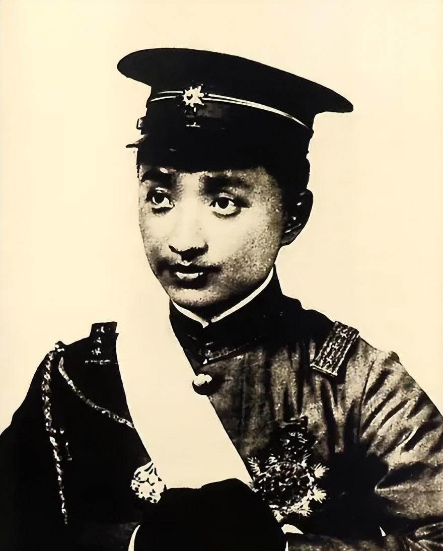 重庆籍近现代杰出人物生平风采全览首篇精彩典藏历史意义深度详述