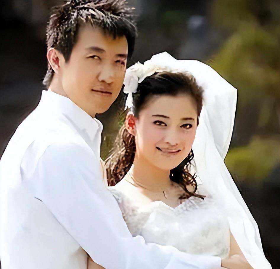 食梅婷六年软饭,出轨李小冉惨遭断手断脚,如今与梅婷天差地别