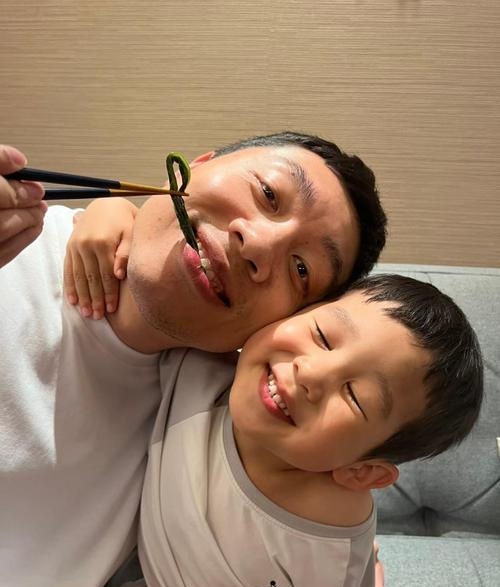 许昕儿子现场为马龙加油尴尬瞬间揭秘