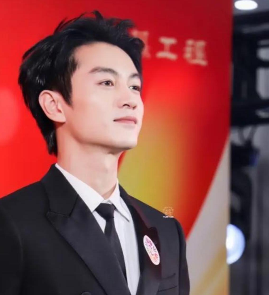 离婚九个月后38岁陈晓再次宣布喜讯超越陈妍希成为难及之人