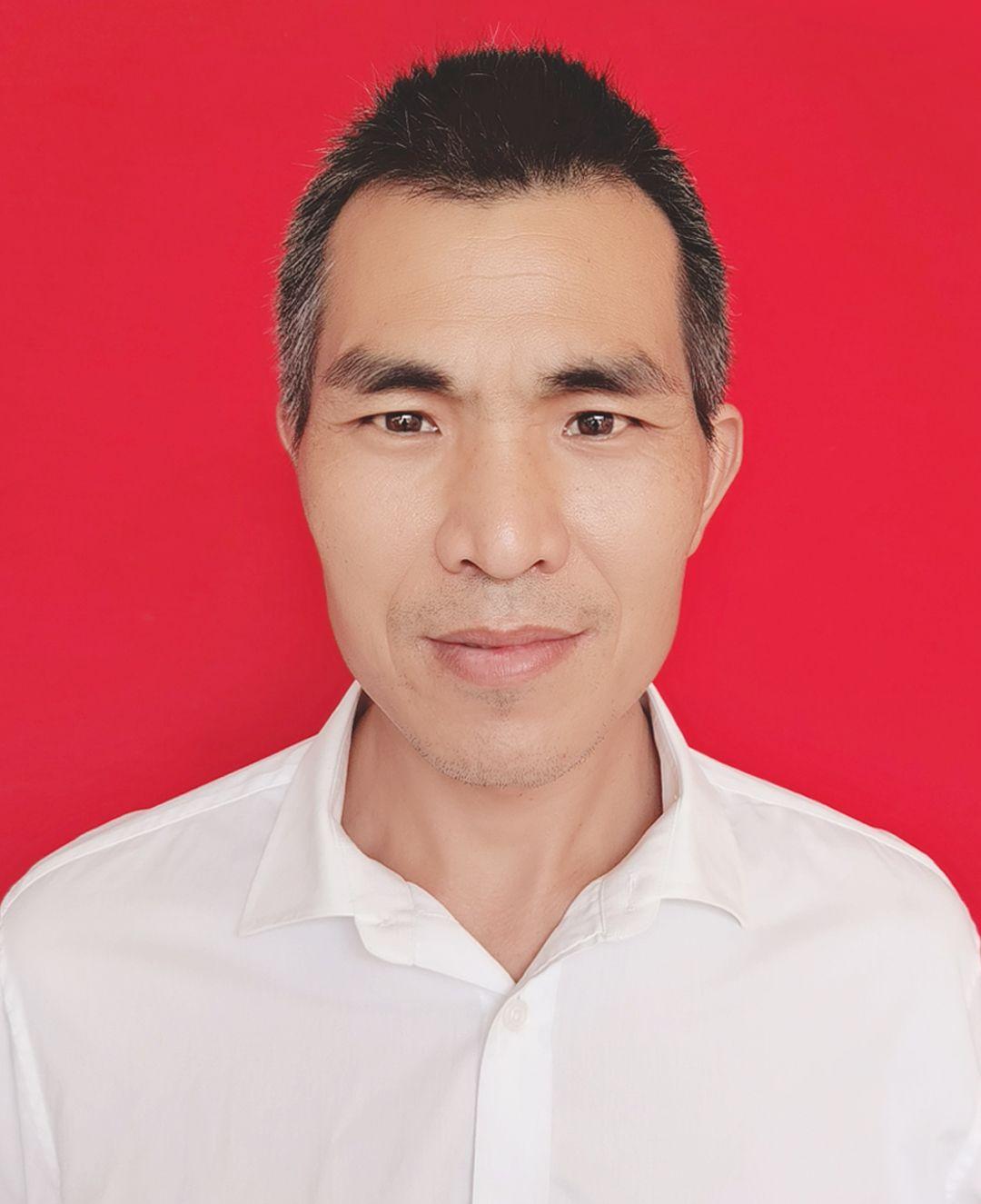 80后张鹏程辞掉高薪回乡村当校长一贫如洗白了头他图什么?