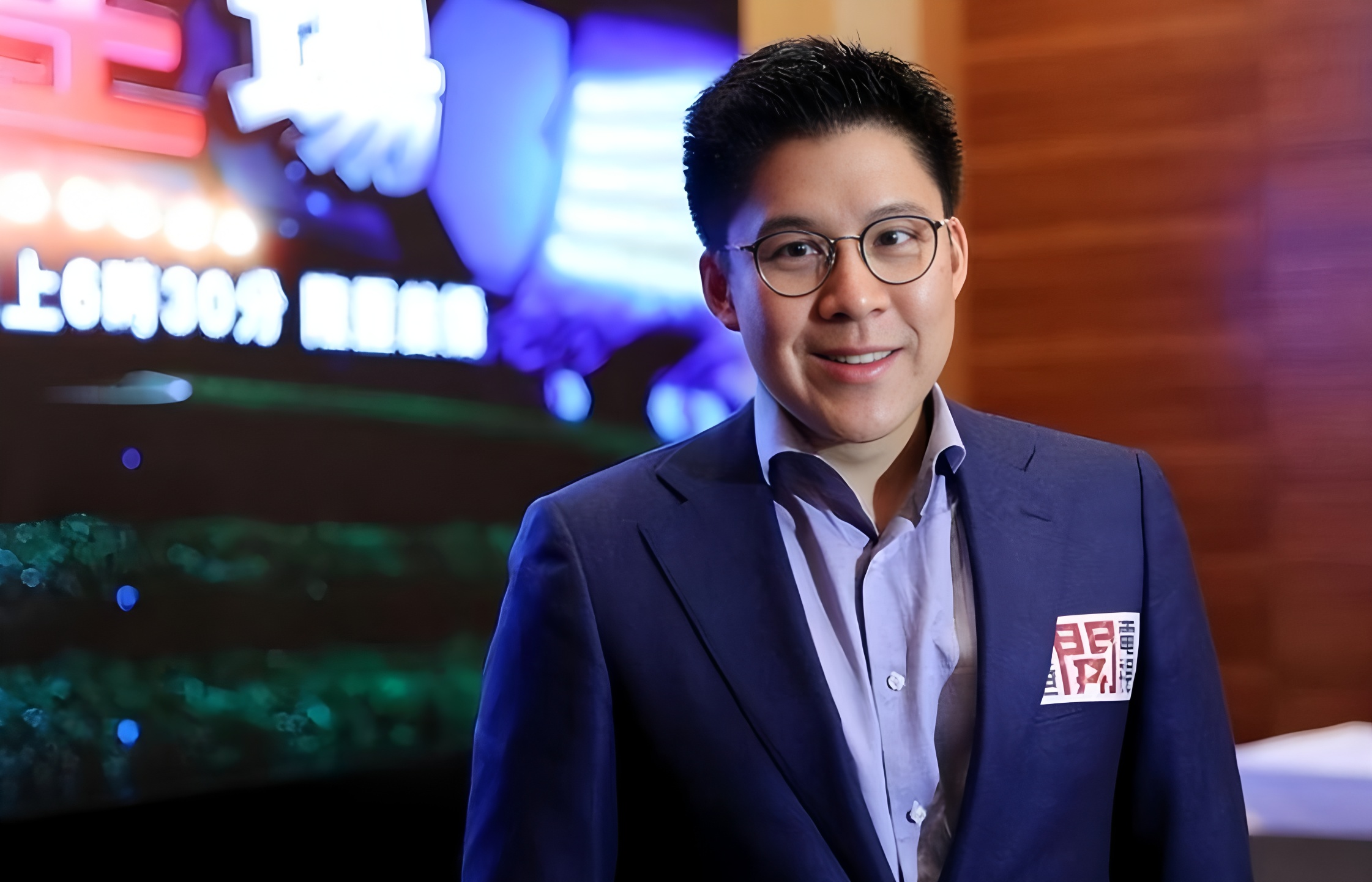 香港豪门选举夜 霍启刚携妻逆转 庄公子意外称王 赵世曾之子成背景板