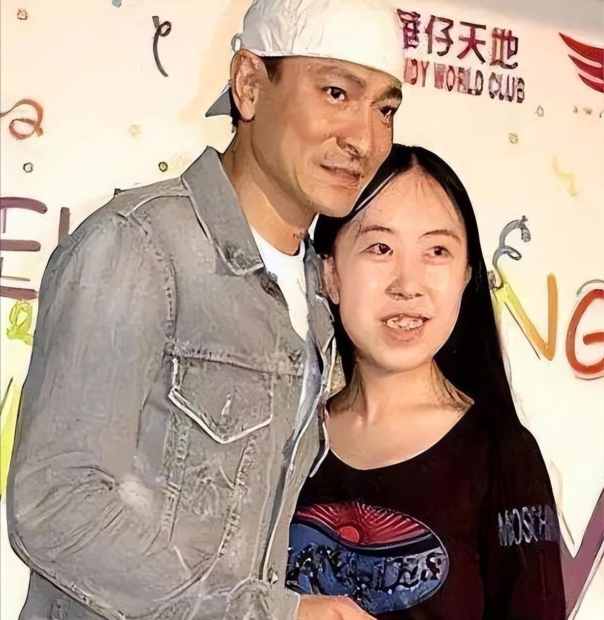 18年前,那个为嫁刘德华逼父卖肾,跳海自尽的女人,现在过得怎么样了?