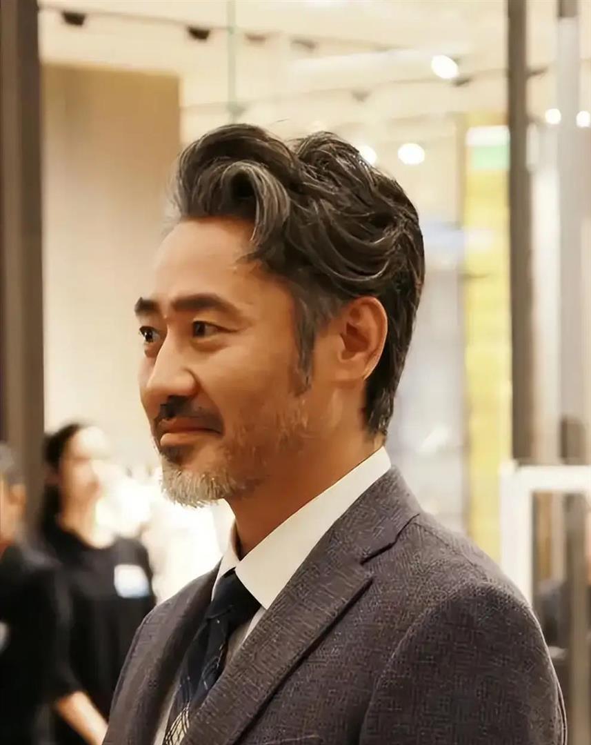 吴秀波设局送小三入狱,看看吴秀波和李易峰,管不住下半身和贪欲的下场