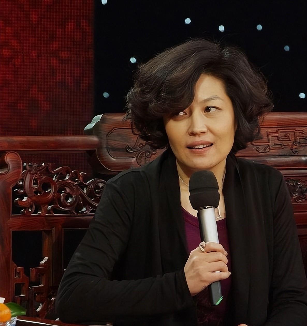 凭一己之力调整春晚基调让赵本山退位如今哈文常驻美国