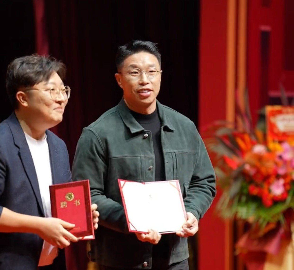 庆生,晒出与儿子合影,格外低调,回归家庭才是首位