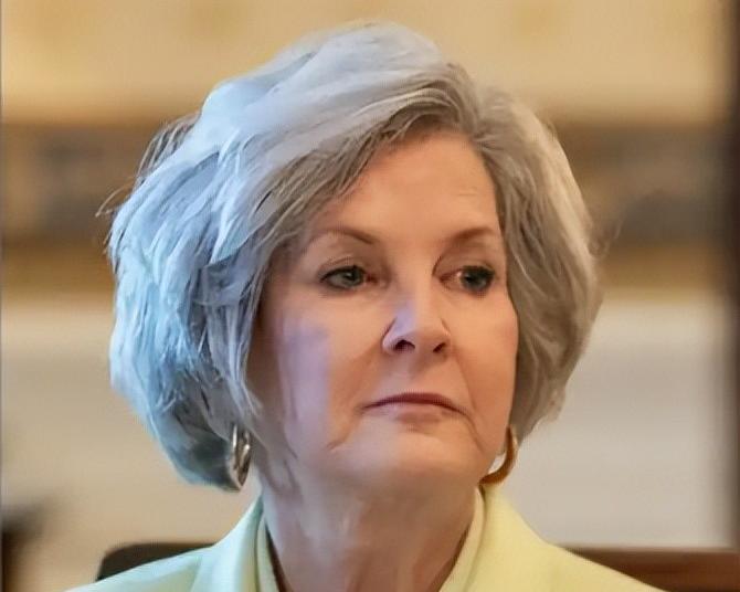 白宫幕僚长爆料美国精英迷醉失控,爱泼斯坦文件撕开权力黑幕,中国清醒