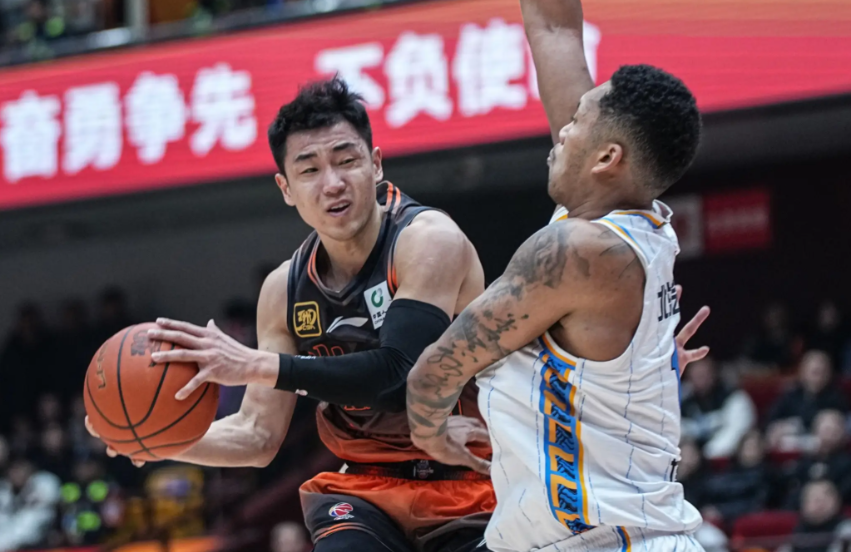 离谱！国际比赛日山东男篮遗憾出局山东男篮围绕NBA季后赛刷新队史纪录，埃因霍温关键时刻外线爆发