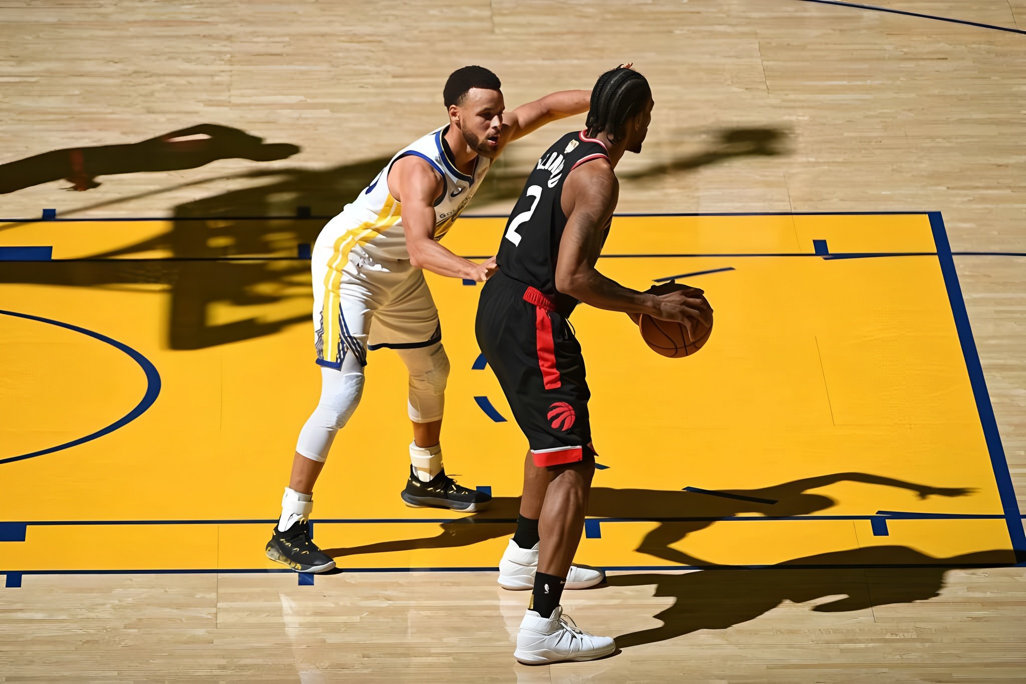 库里低迷仅16分，奎克利40+10carry全场，猛龙客场斩勇士