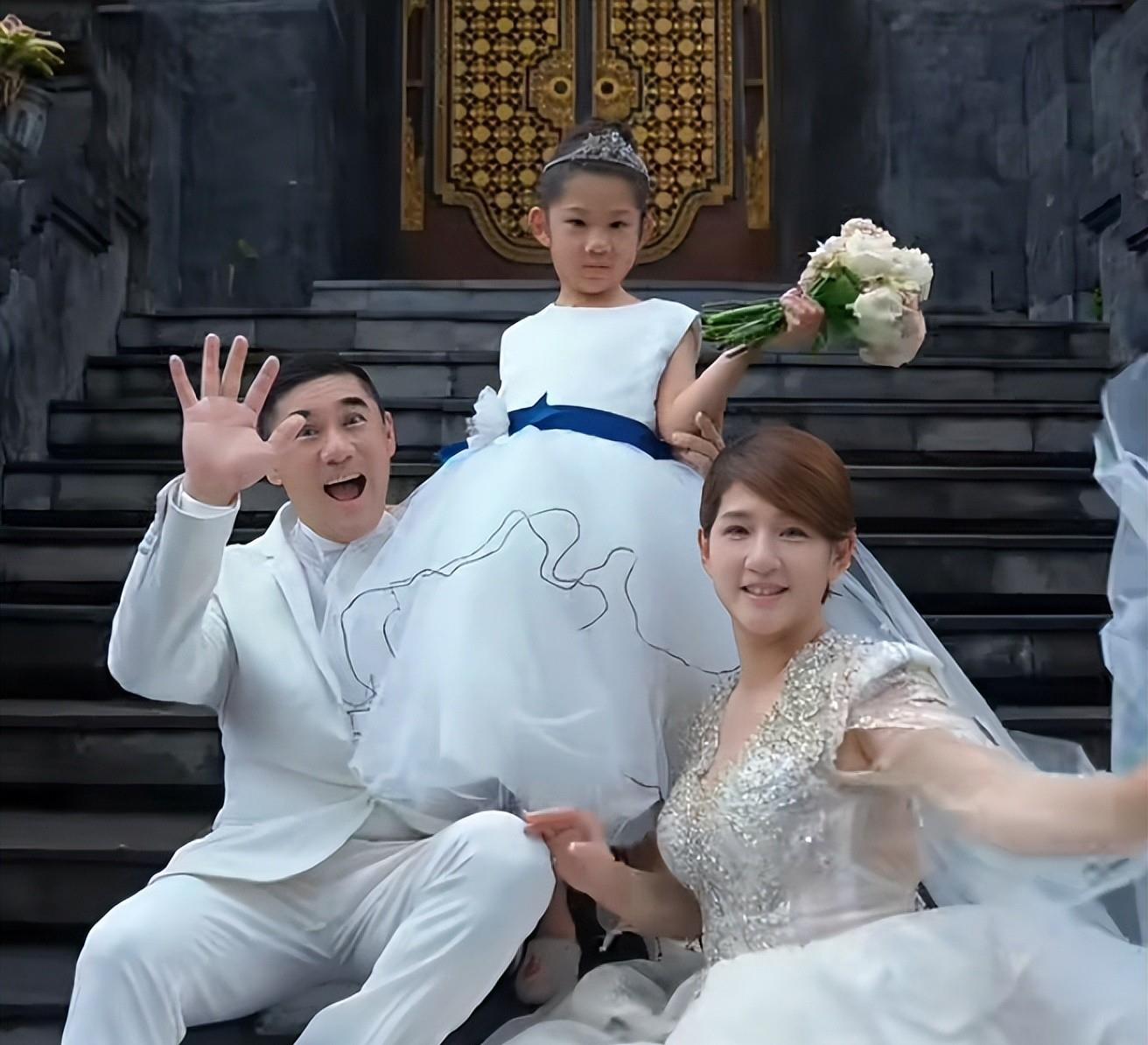 吴大维婚七载再拍婚纱照,圈外妻子气质甜美,五岁女儿容貌引热议