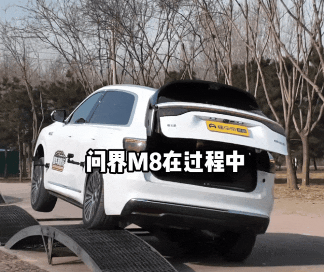 宝马X3只用4.2秒通过交叉轴，林肯领航员670牛米扭矩硬刚，丰田两驱汉兰达居然也能过？这场测试背后的技术逻辑-有驾