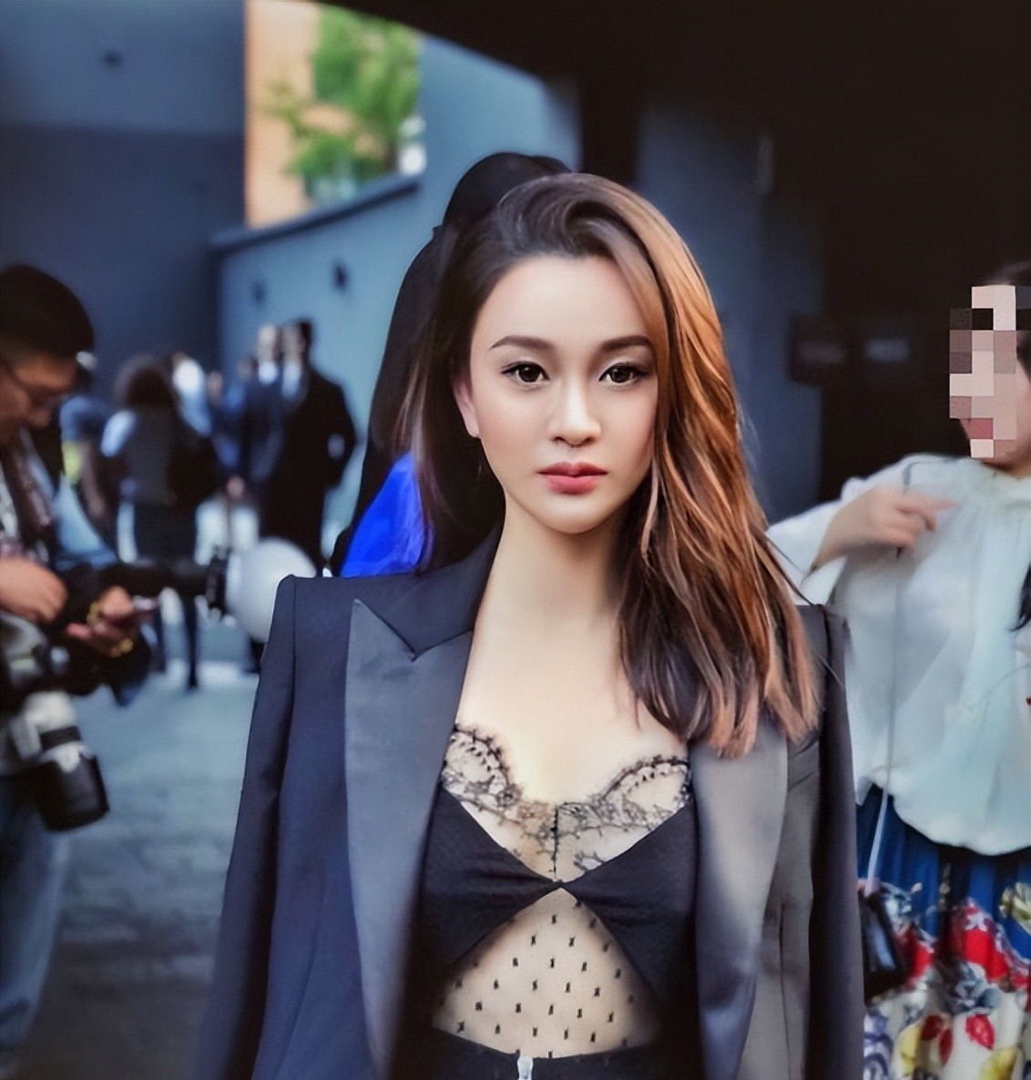 陈昱霖担任吴秀波七年情妇被其亲手送入牢狱获释后高调晒子