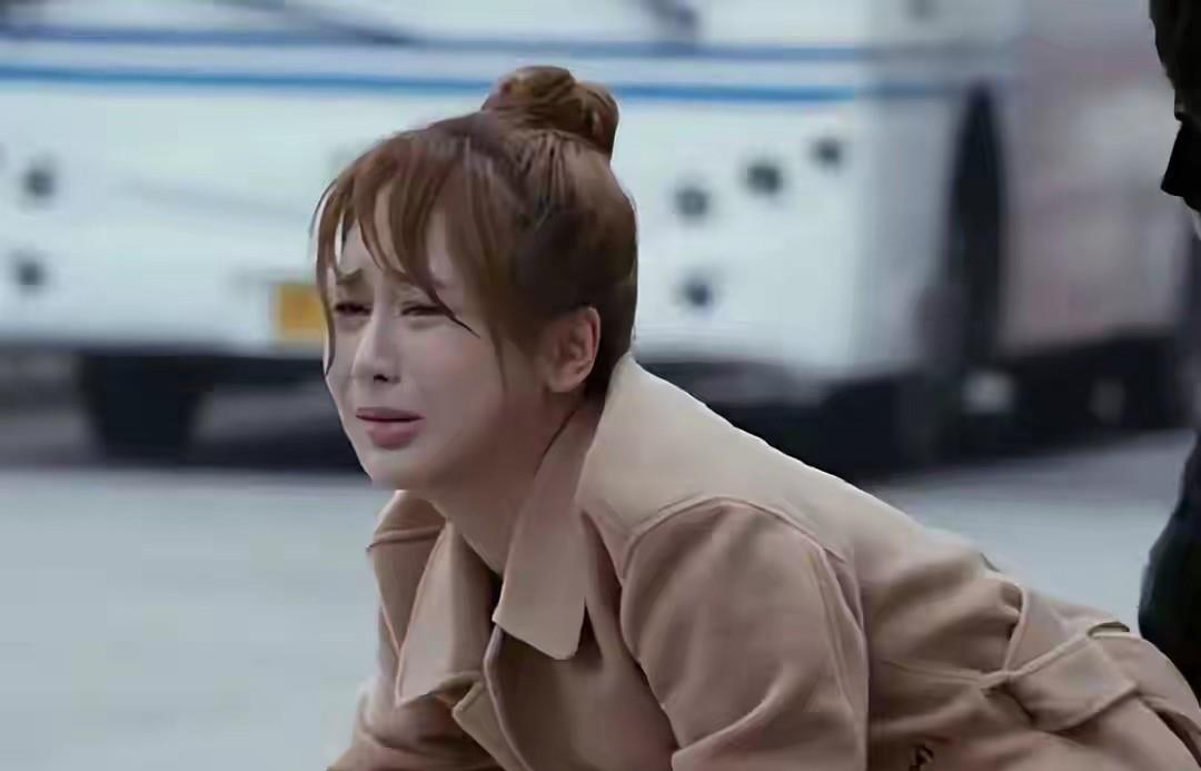 杨紫饰邱莹莹遭差评,外貌走红引争议,凭初心成长为实力派