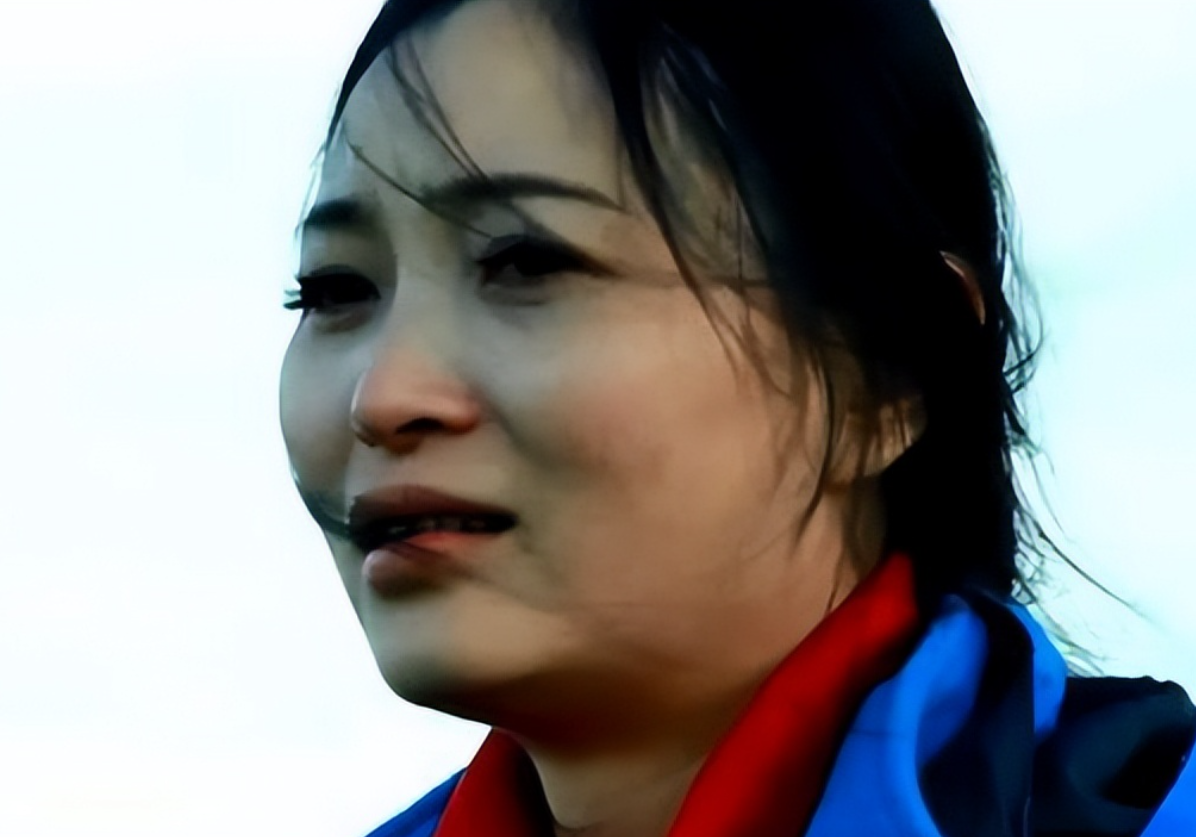 《重返狼群》番外:当偷猎者的枪口对准李微漪,千钧一发之际,暮年狼王