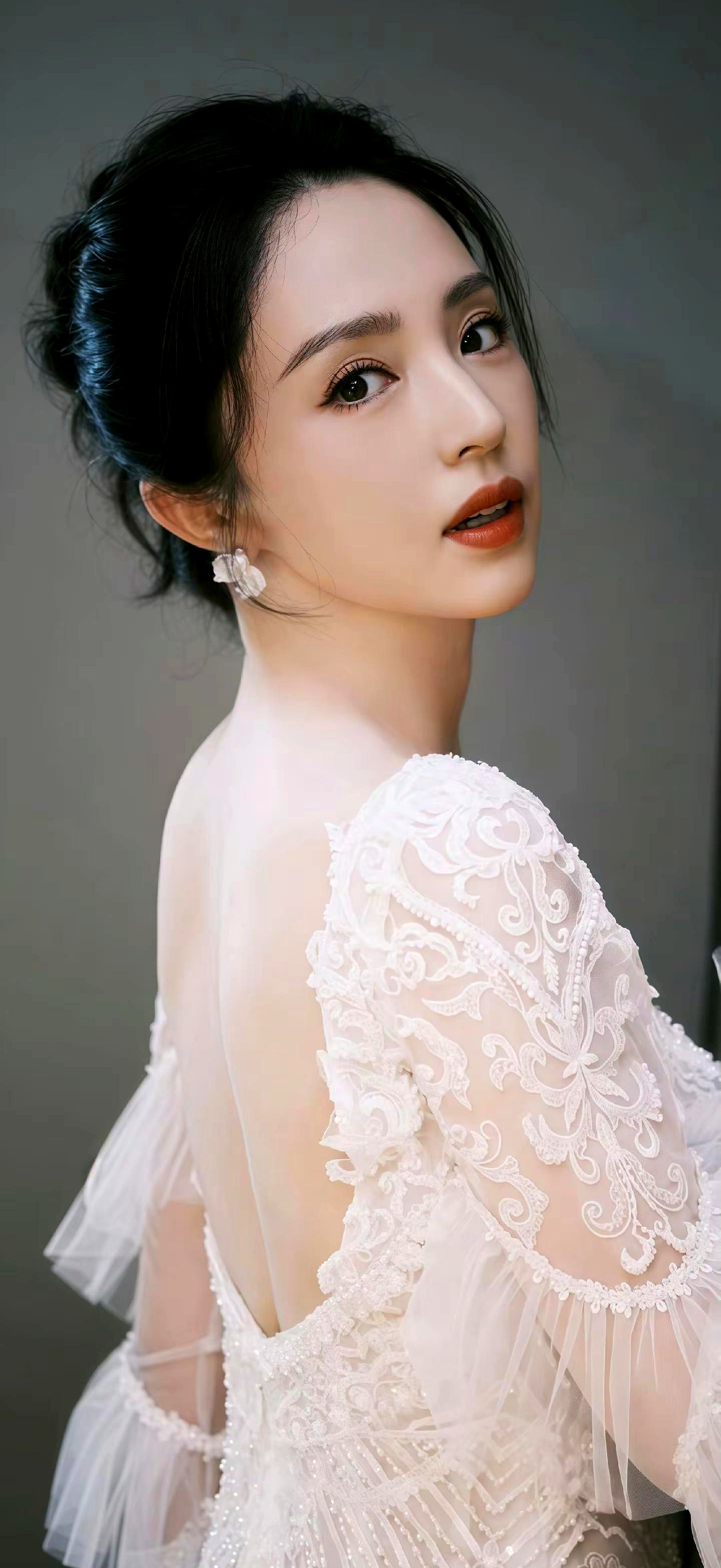 47岁董璇三亚生图流出,二婚嫁给普通演员,雪花女神龙还是那个味儿