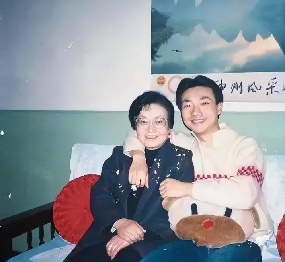 康辉哽咽,撒贝宁惋惜,尼格买提弥补,父母是他们最大的缺憾