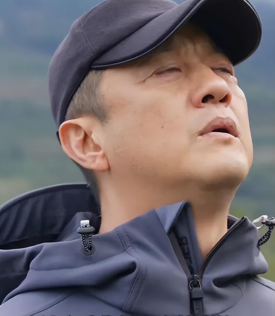 王菲的现任男友谢霆锋走上了与她前夫李亚鹏相似的道路