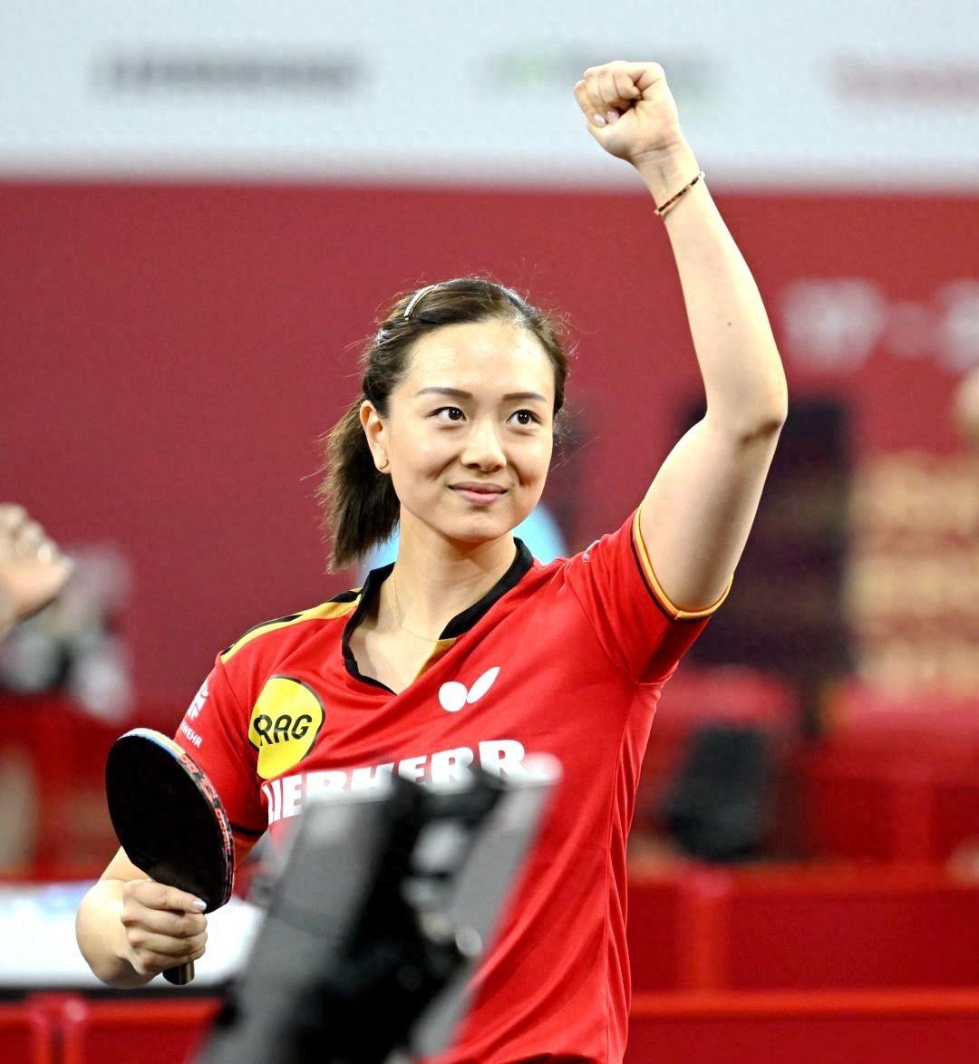 华裔乒乓美女炙手可热中国赛场肤白貌美气质出众颜值实力双优