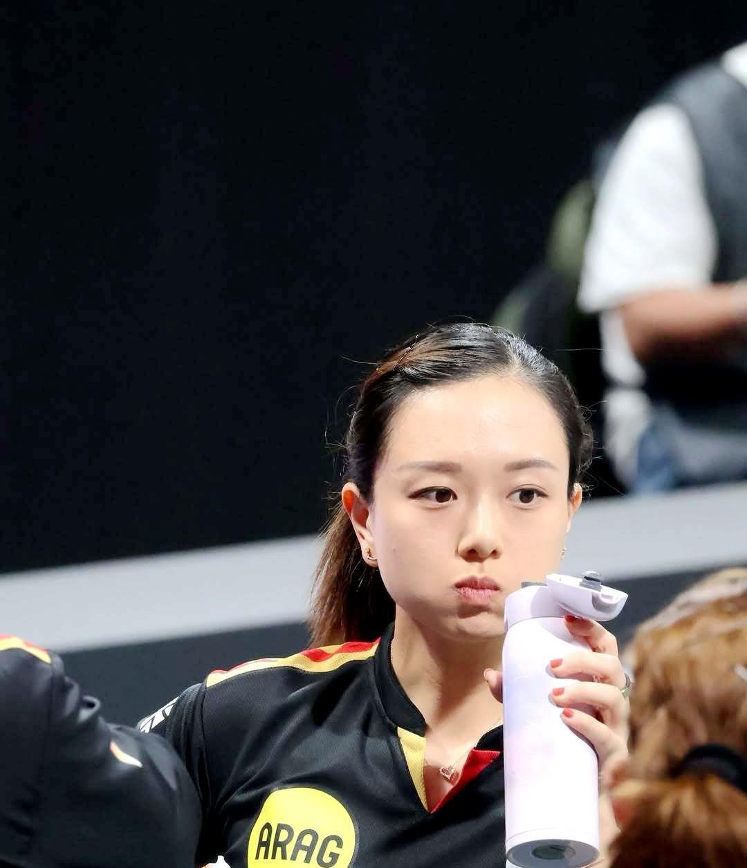 华裔乒乓美女炙手可热中国赛场肤白貌美气质出众颜值实力双优