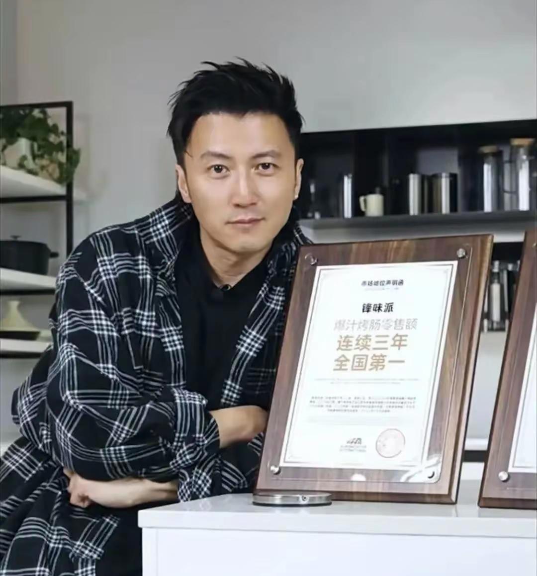 王菲也未曾预料现任谢霆锋竟与前夫李亚鹏走上相似道路