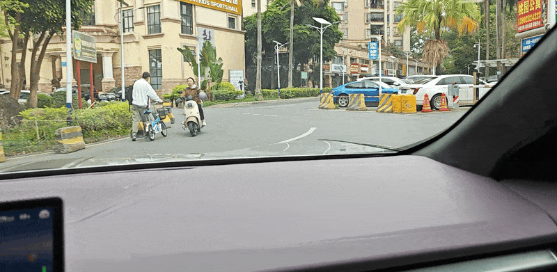 闹市穿行像个老司机，八成大定选高阶智驾，实用才是真本事-有驾