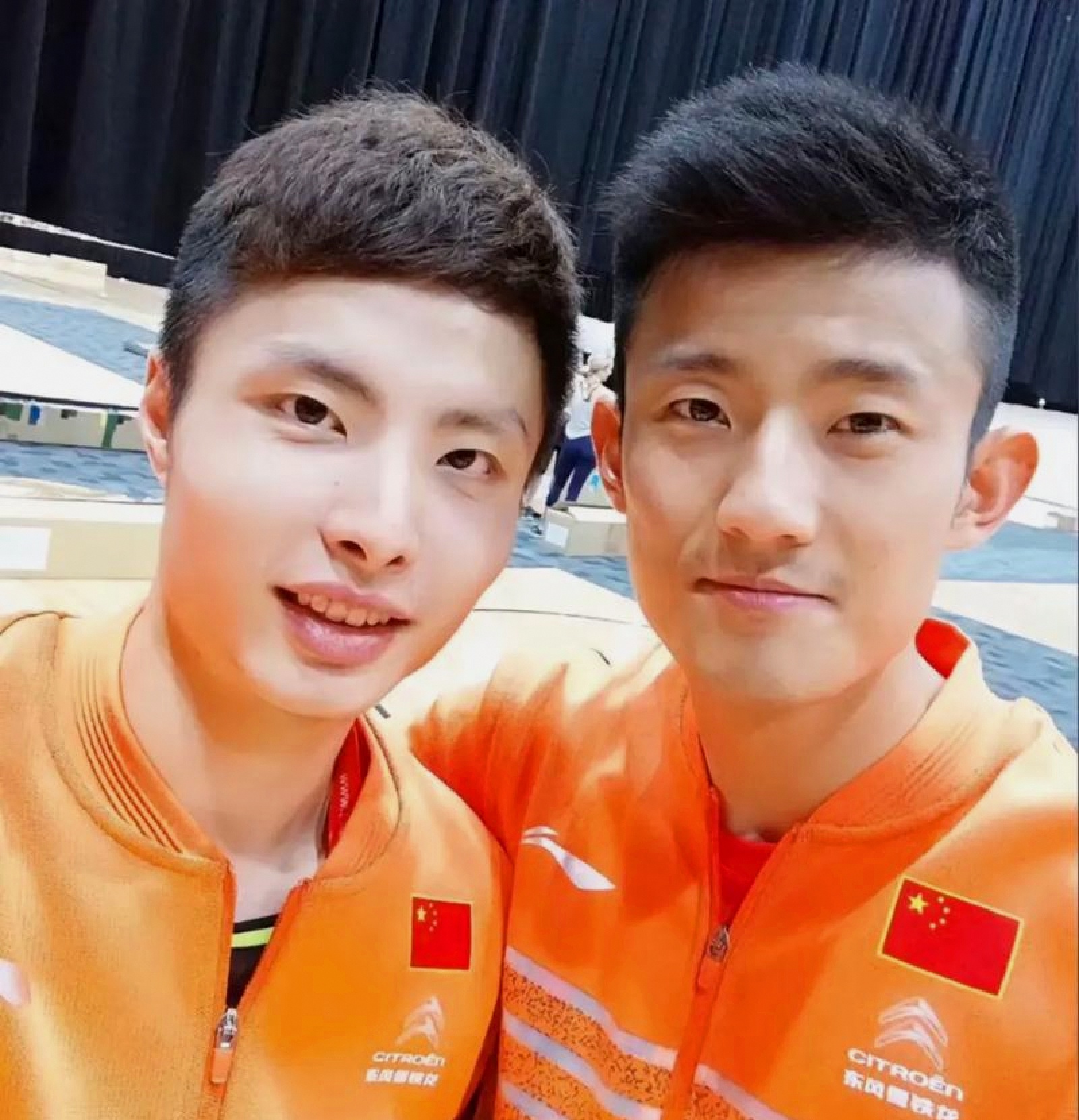亚锦赛领奖台上谌龙冠军林丹亚军石宇奇青涩天真撒娇龙哥如今石头也