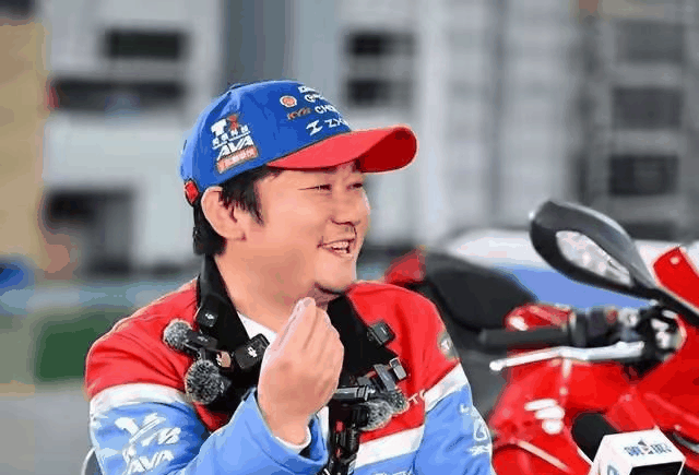 赢麻了！继上次夺冠后，张雪机车再拿第一，张雪820RR-RS双冠引爆海外，三缸引擎145马力零百2.81秒，国产车硬刚杜卡迪雅马哈-有驾