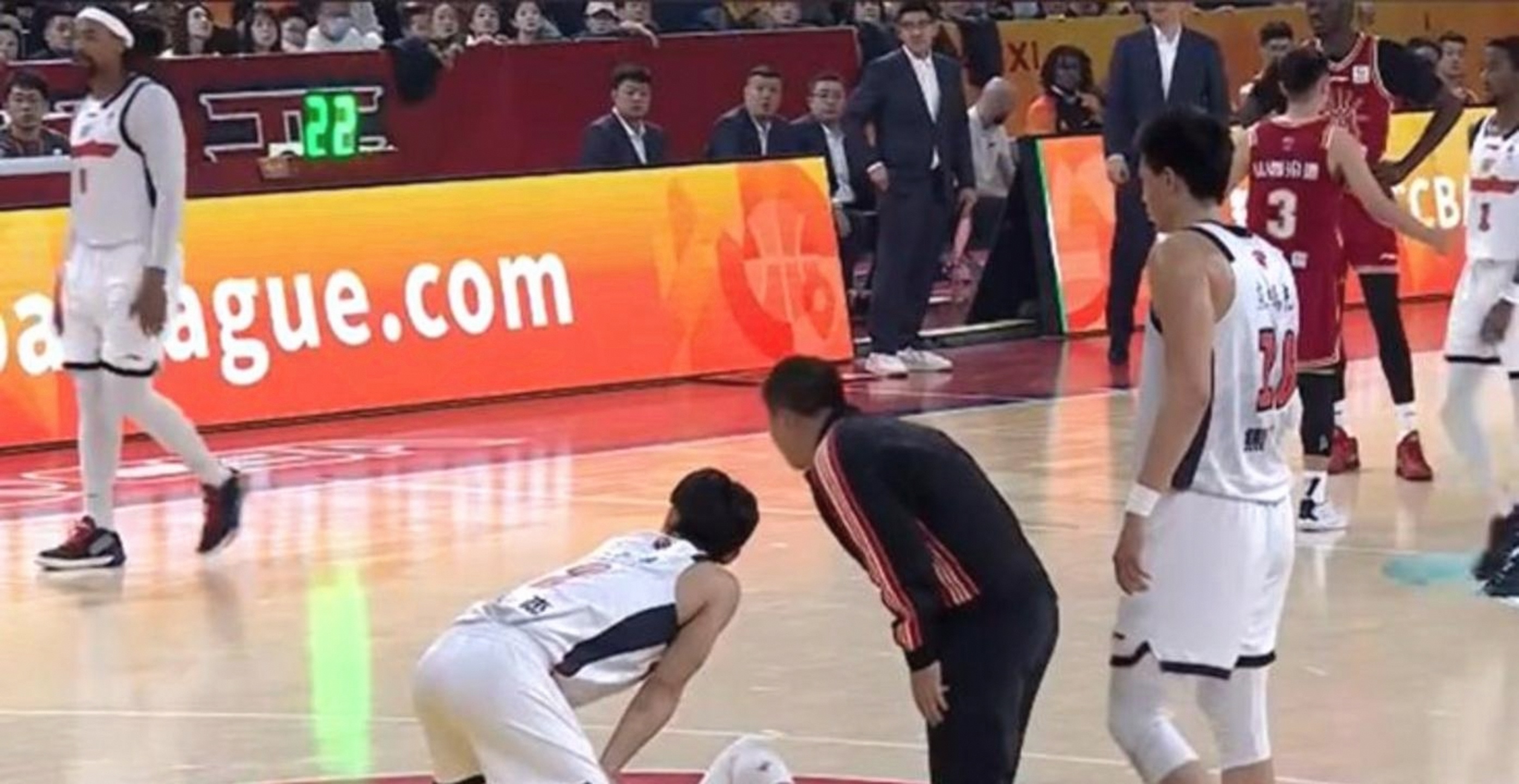 冲刺阶段广东宏远备战全明星赛转会期克里夫兰骑士备战CBA季后赛，连对手都承认：赛前上海申花调整名单以备欧超杯
