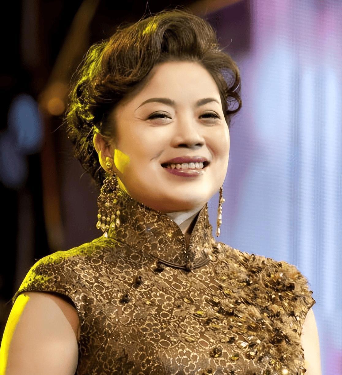 歌唱家张也虽未成婚但不代表无伴侣女性一生不应仅有婚姻
