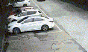 “鬼探头”车祸频发！老司机揭秘3个避险绝招：只要掌握这几点，关键时刻能保命，新手上路必看，别让悲剧重演！-有驾